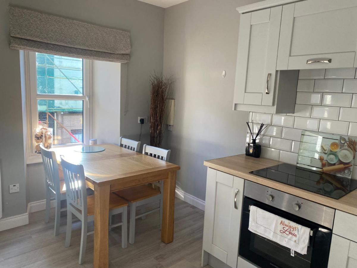 Mount Street Apartment Мълингар Екстериор снимка