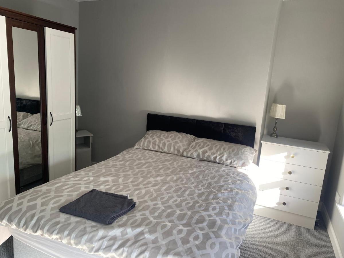 Mount Street Apartment Мълингар Екстериор снимка