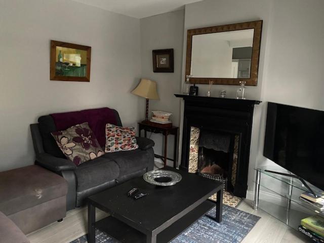 Mount Street Apartment Мълингар Екстериор снимка